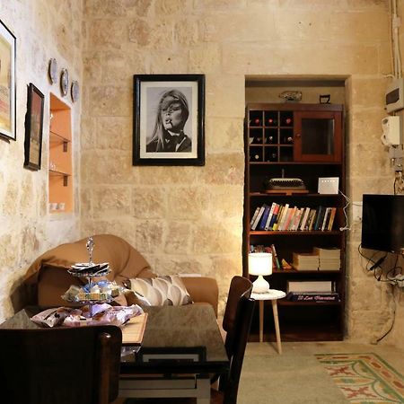 Villa 5 Minute Walk From Malta Airport à Gudja Extérieur photo