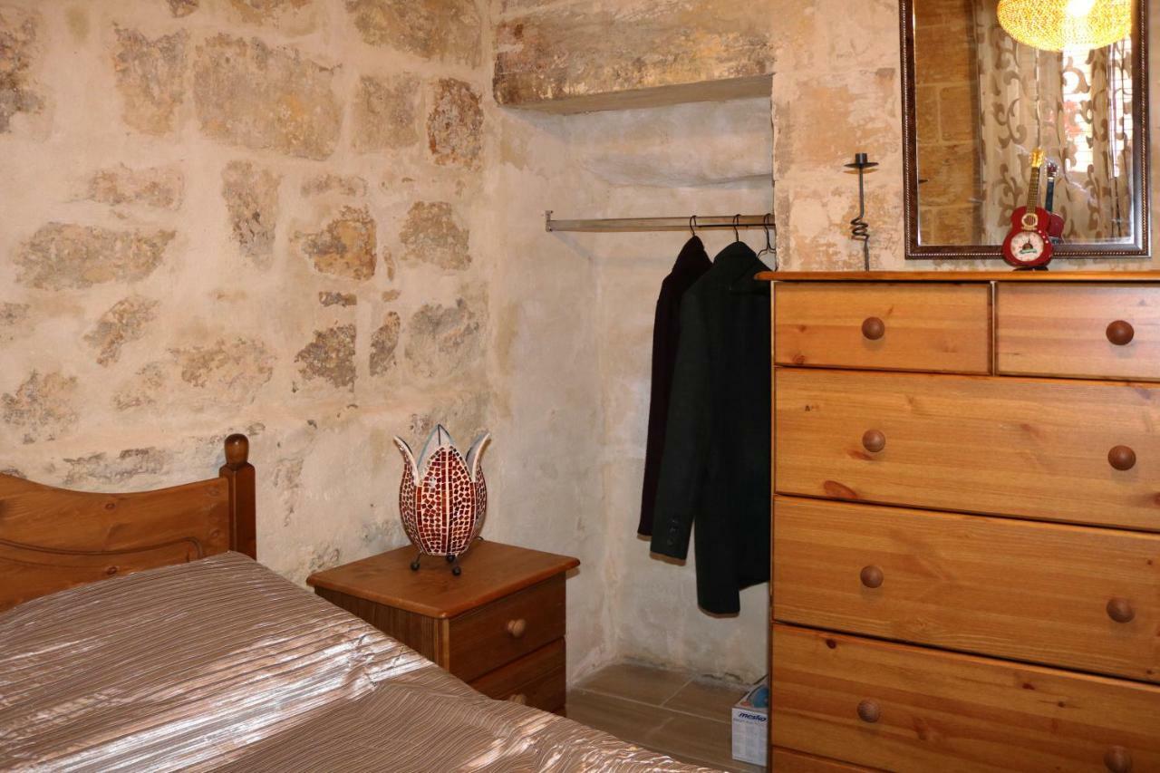 Villa 5 Minute Walk From Malta Airport à Gudja Extérieur photo